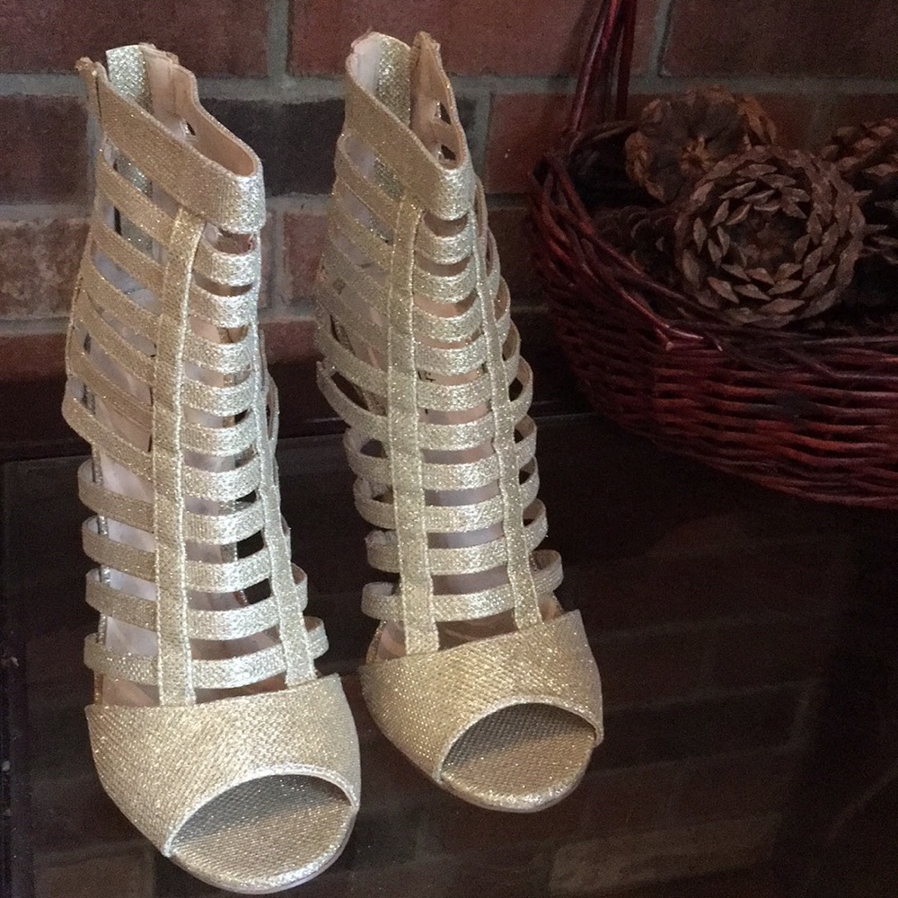 Gold glitter open toe booties ❤️😍